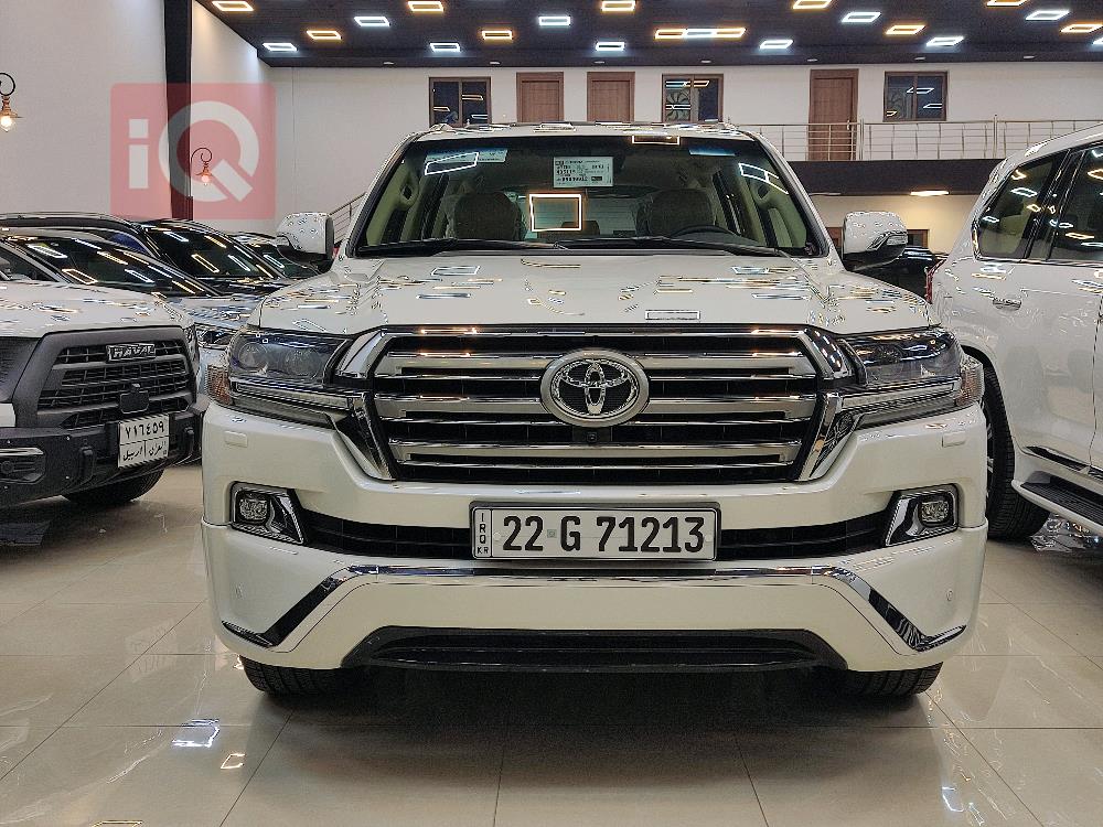 تۆیۆتا لاند کروزەر